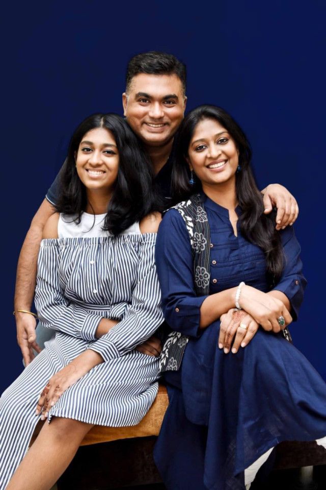 Shajuddeen Jabbar with wife Shiny Shajuddeen and daughter Ashley-1655270274801
