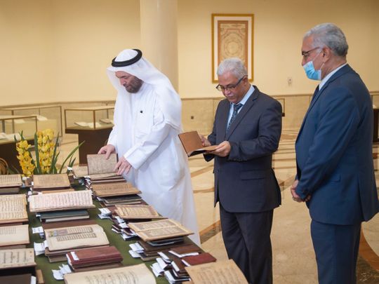 sultan-donates-manuscripts-1-1655909618390