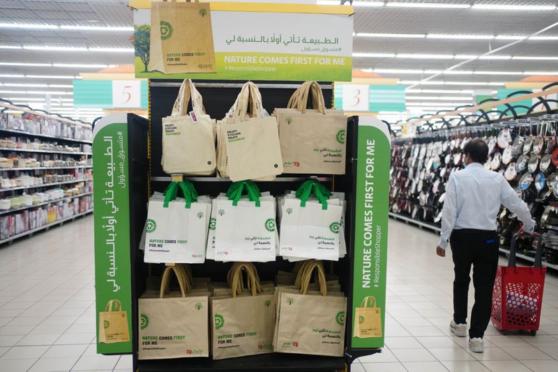 Dubai residents embrace new policy to reduce single-use carry bags ...