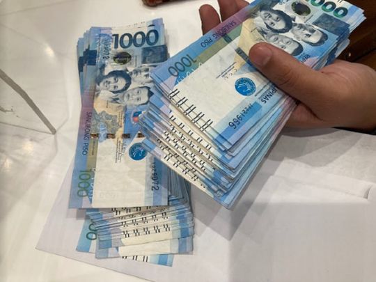 Peso bills PHP peso dollar