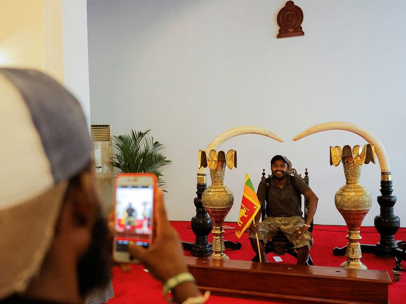 Sri Lankans 'enjoy a day out' at presidential palace