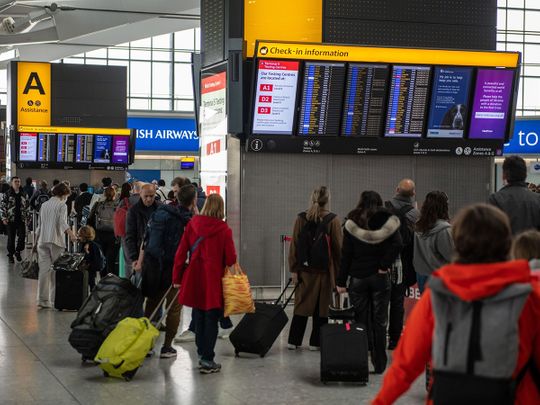 Stock - Heathrow airport rush