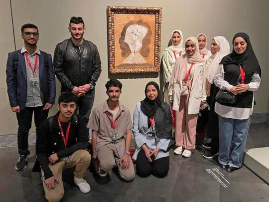UAEU students posed with a Picasso painting-1657868910934