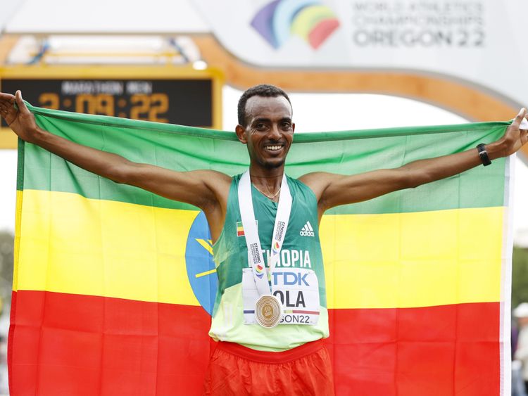 Tamirat Tola Leads Ethiopian 1-2, as Cam Levins Smashes Canadian Record at World  Championships Marathon 