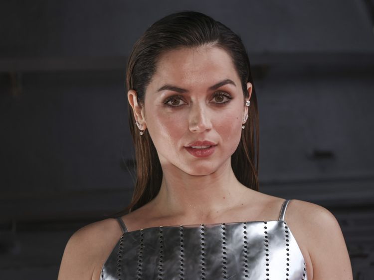 Ana de Armas says no need for female James Bond