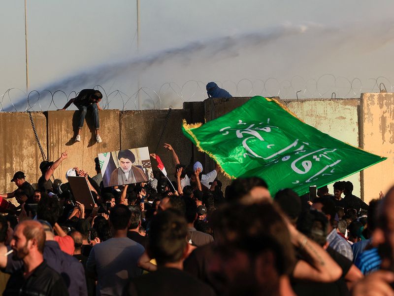 Protesters storm Iraq parliament 