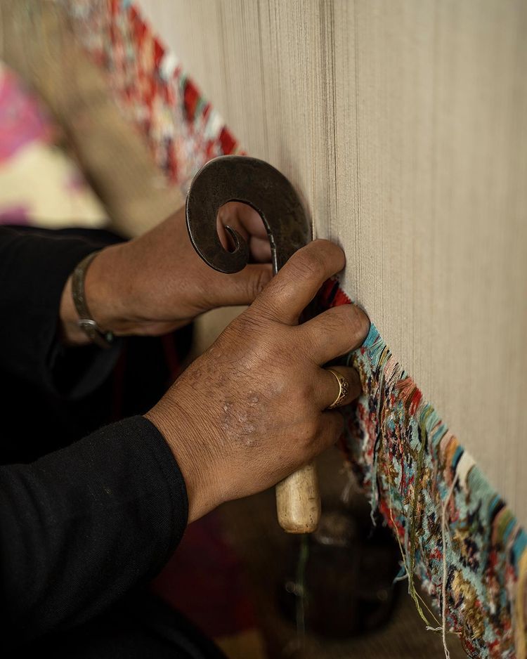 Kashmiri Oriental Carpet - An artisan at his loom