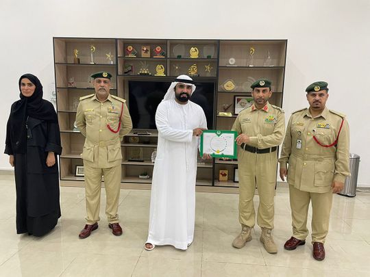 Dubai_Police_honours_Emirati_for_Honesty_in_Handing_Over_Lost_Cash-1659772532124