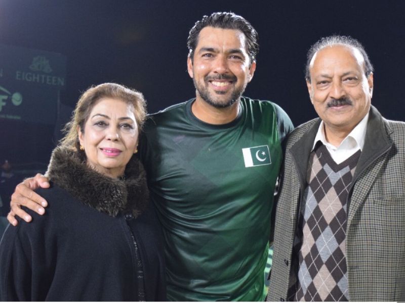 Aisam with his parents