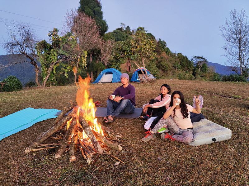 Su_220815_India_Bhaichung-COL_Experiencing-a-bonfire-FOR-WEB