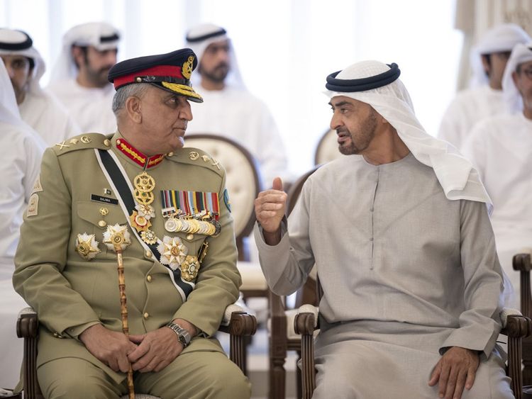 UAE President presents Order of Union to Pakistani Army Chief of Staff 