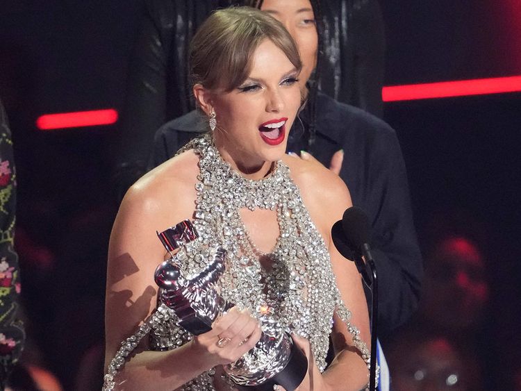 Taylor Swift: Shake It Off copyright case dropped, Music