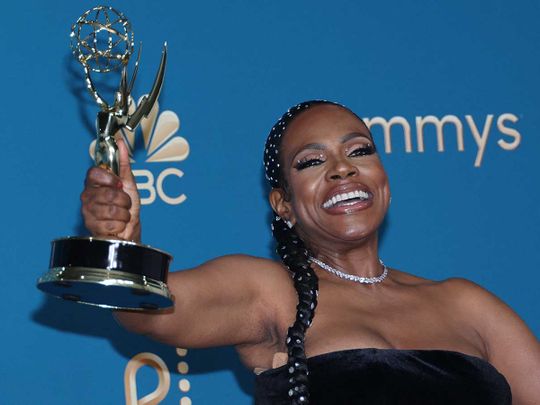 Sheryl Lee Ralph holds her Emmy for Best Supporting Actress in a Comedy Series for 