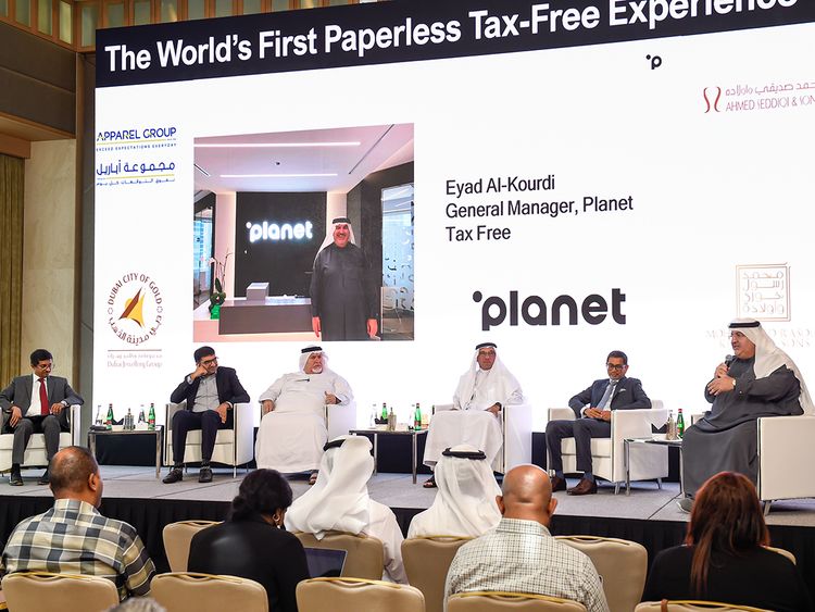 Paperless tax refund for tourists