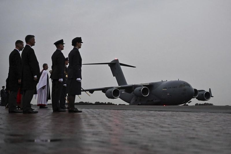 The Royal Air Force C-17 Globemaster carrying the coffin of Queen Elizabeth II