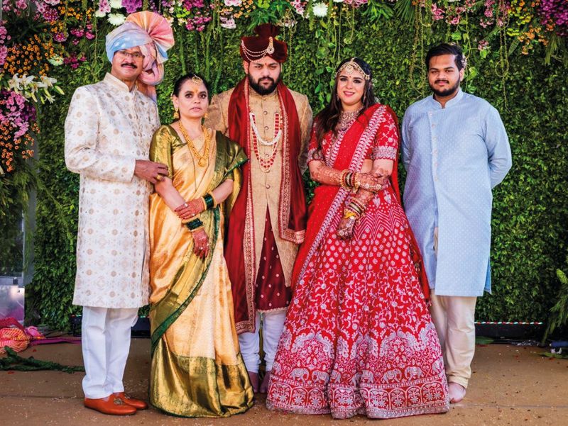 Dhananjay Datar with family, at his son's wedding