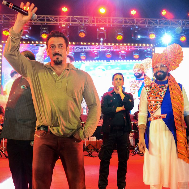  Bollywood actor Salman Khan and singer Avadhoot Gupte at Marathi Dandiya Mohatsav, in Mumbai on Sunday. 