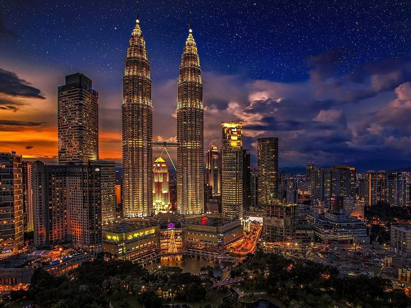 13 Malaysia Petronas Towers