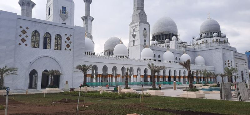 Sheikh Zayed Grand Mosque replica in Indonesian town of Solo.2-1665396233953