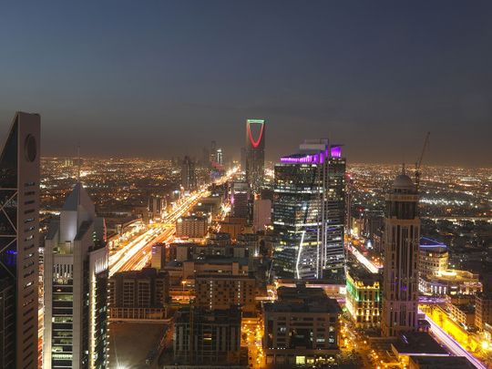 إطلاق العنان لرؤية 2030: النهضة الاقتصادية التاريخية للمملكة العربية السعودية
