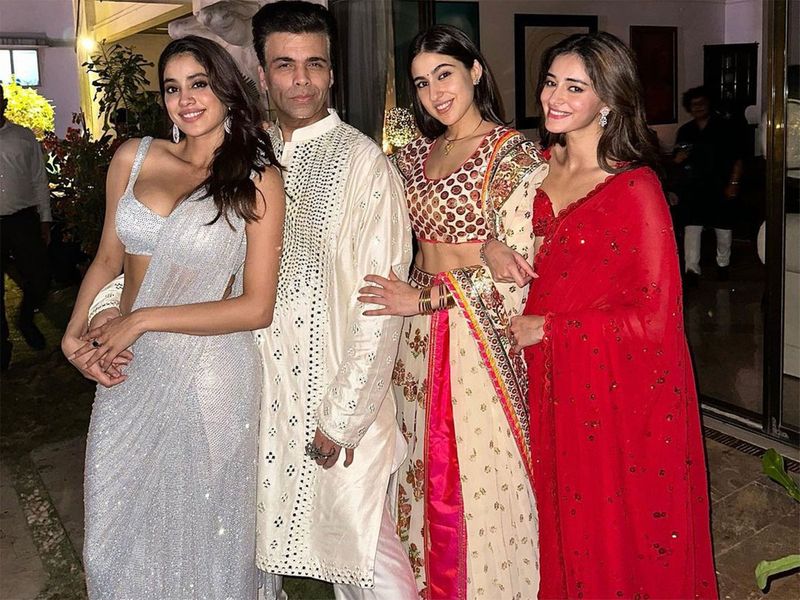 Sara Ali Khan  happily posing with Ananya Panday, Janhvi Kapoor and Karan Johar. 