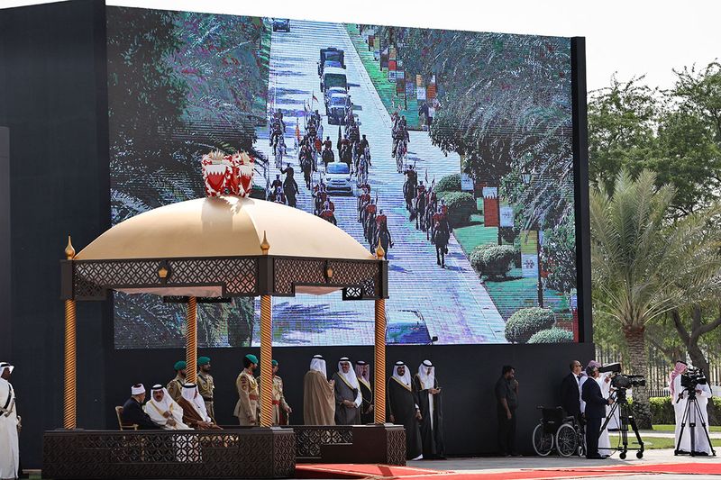 Bahrain's King Hamad bin Isa Al Khalifa and Grand Imam of Al-Azhar Ahmed Al-Tayeb attend the closing ceremony at the forum.