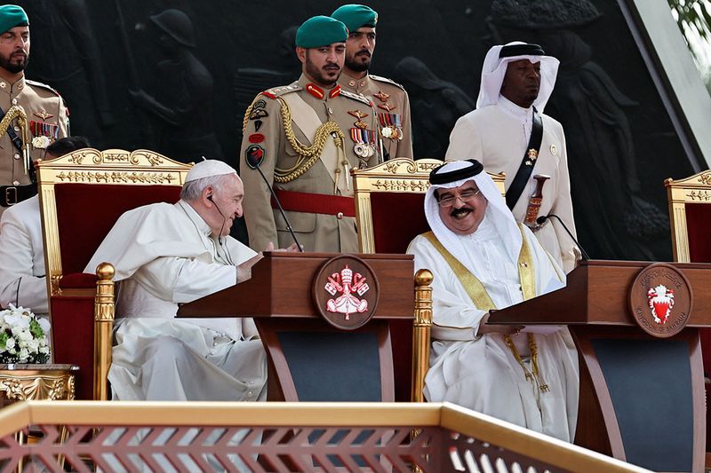 Bahrain's King Hamad bin Isa Al Khalifa and Pope Francis attend the 