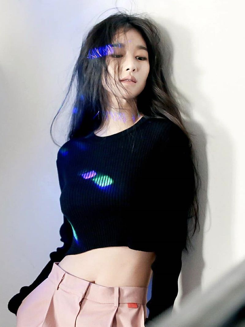 Seo Yea Ji in a cropped top