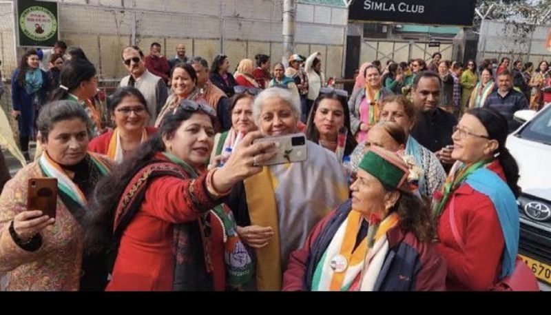Congress workers taking selfies with FM Nirmala Sitharaman Himachal Pradesh