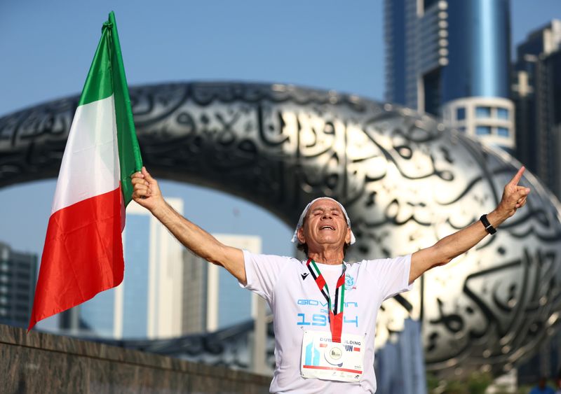 Dubai_Holding_SkyRun_2022_78-year-old_Giovanni_Potenza_With_Italian_Flag_2-1668249432235