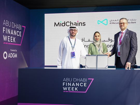 Al Maryah Community Bank and MidChains sign partnership agreement