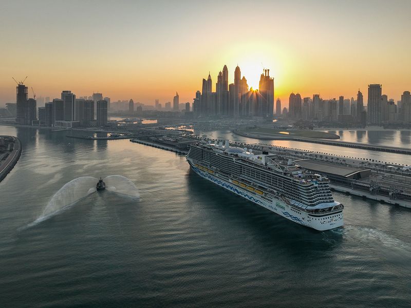 STOCK Dubai cruise tourism