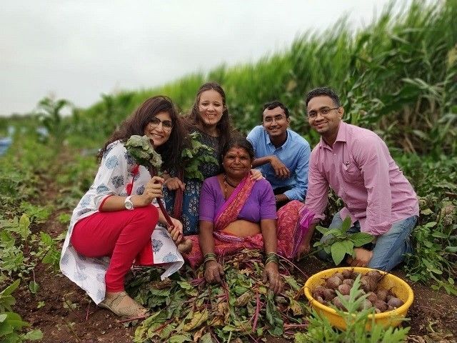 The S4S co-founders during a field visit with female farmers. From left to right: Shital Somani, Nidhi Pant, Swapnil Kokate and Ganesh Bhere. The photo was captured in Manchar, Maharashtra.