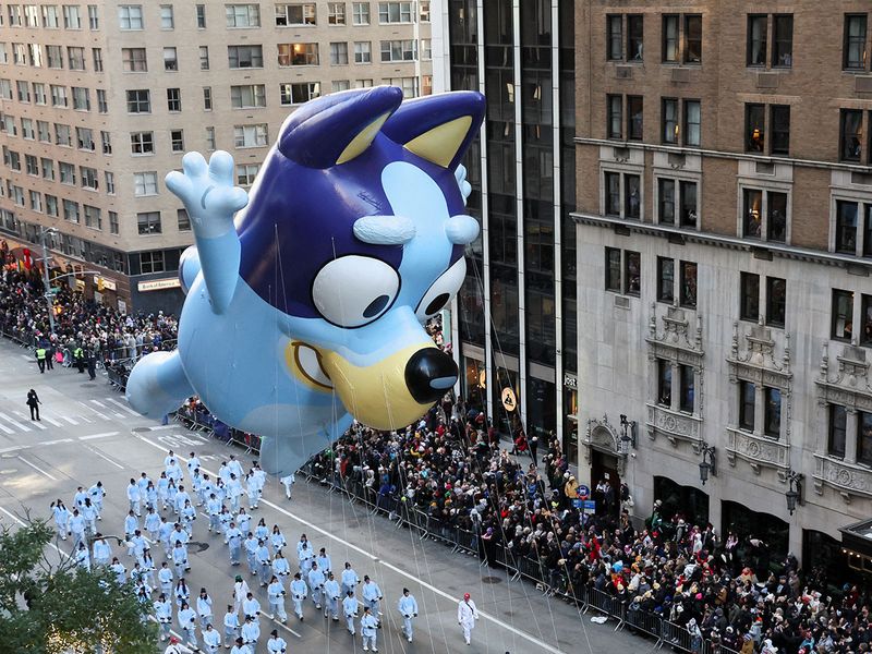 Photos: High-flying balloon characters star in Thanksgiving parade ...