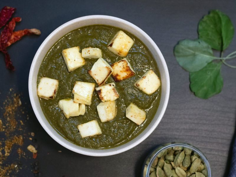 Palak or spinach and paneer is another close version of Lahsuni Saag Paneer