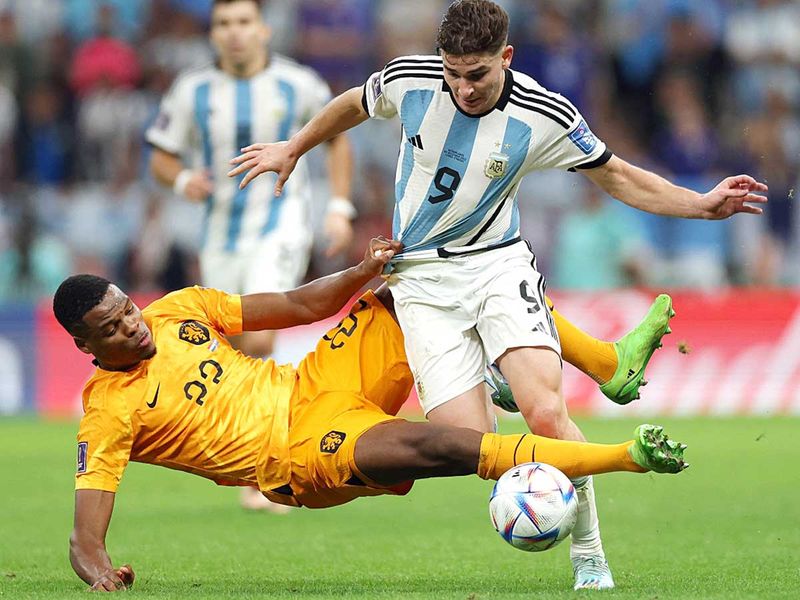 Argentina's Julián Álvarez vies for the ball during the match against Netherlands