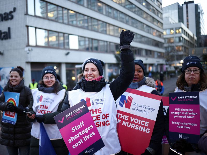 20221215 uk nurses strike