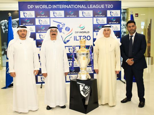 DP World International League Dignitaries with trophy-1671114862002