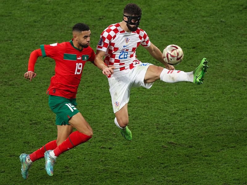 Morocco's forward Youssef En-Nesyri (L) and Croatia's defender Josko Gvardiol fight for the ball