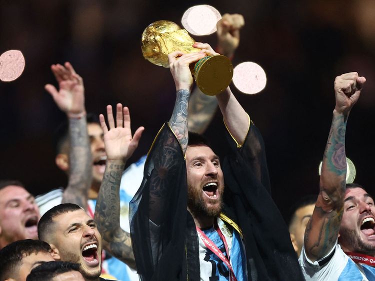 Messi celebrates FIFA World Cup glory with the fans