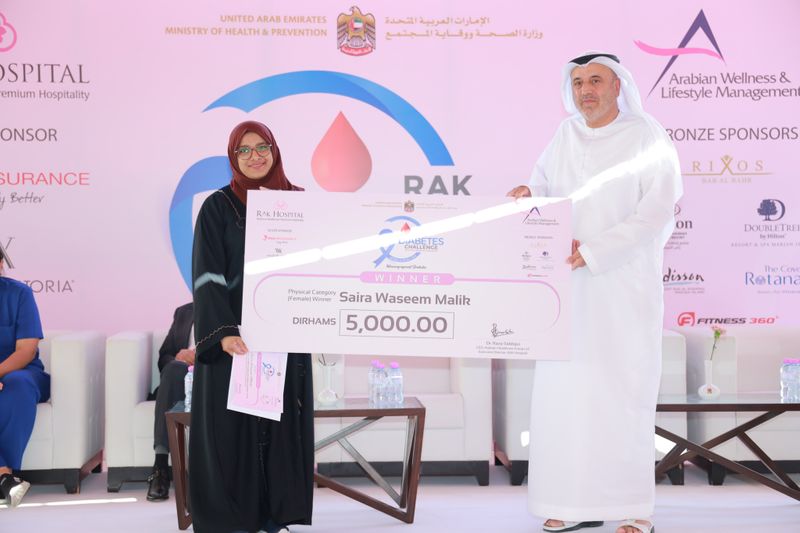 Saira Waseem Malik receives the first prize-1671536104716