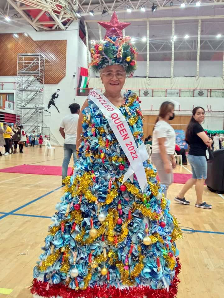 gown_made_of_recycled_plastics_bottled_water-1671949950372