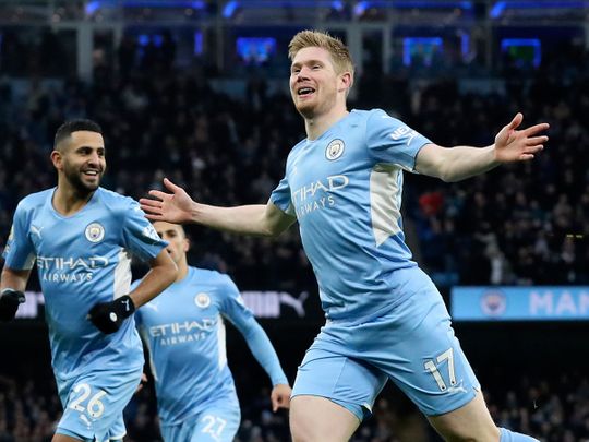 Manchester City's Kevin De Bruyne celebrates with Riyad Mahrez against Leicester City