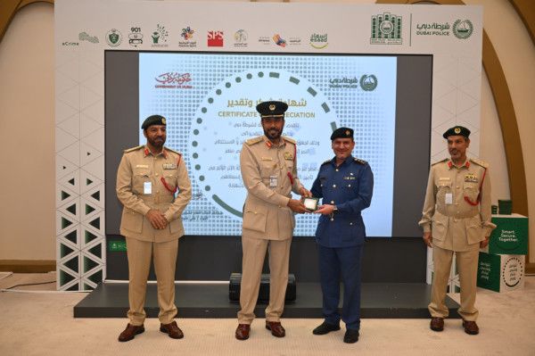 Dubai Police honours FIFA Qatar 2022 Teams for Securing Air Passengers Traffic-1672213450043