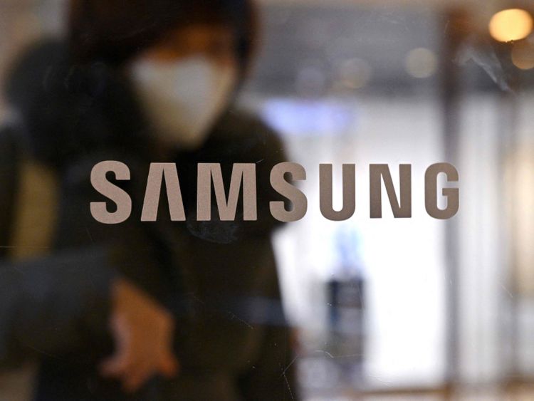 Samsung defies chip downturn with aggressive supply and capex