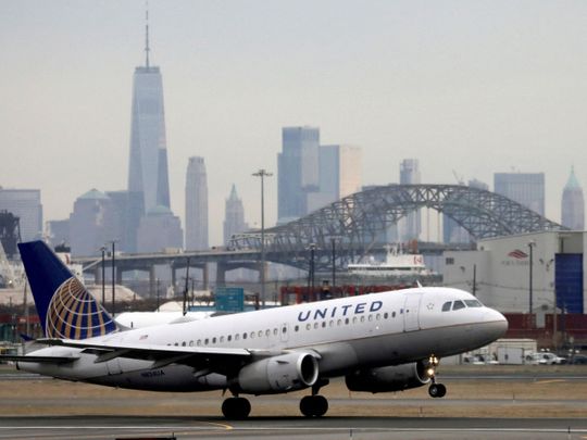  United Airlines passenger jet 