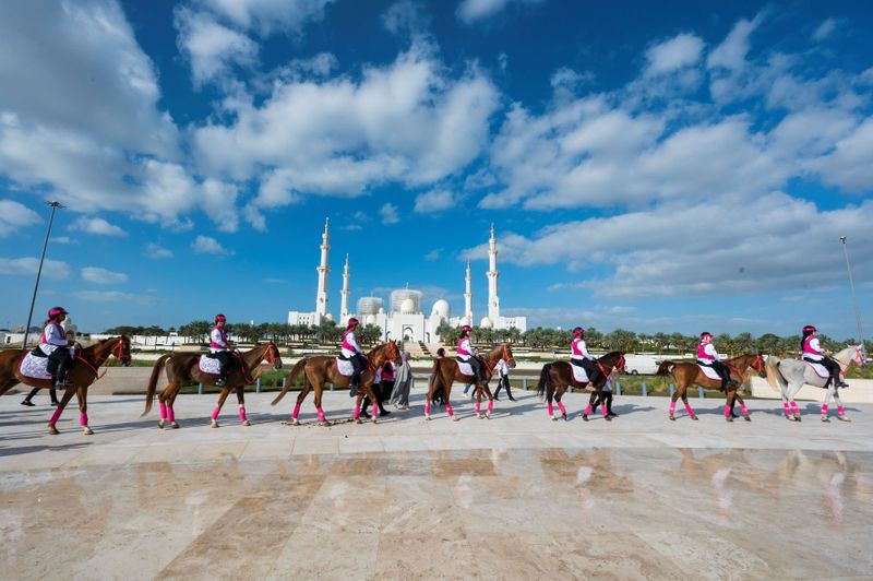 pink-caravan-in-front-of-sheikh-zayed-mosque-1676116051118