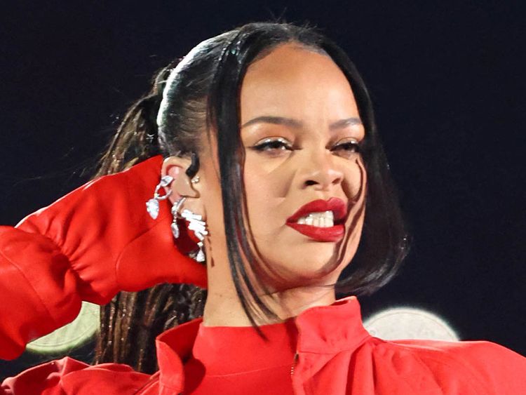 Rihanna plays the hits — and introduces a surprise guest — at the