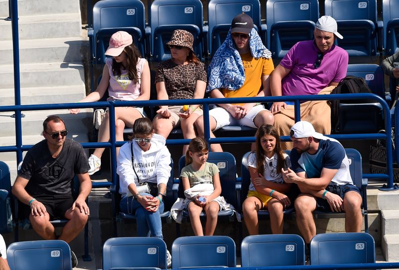 Dubai Tennis crowd