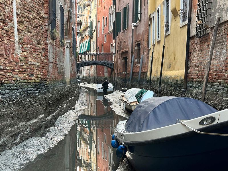 Italy_Venice_Dried_Canals_13134--16b69